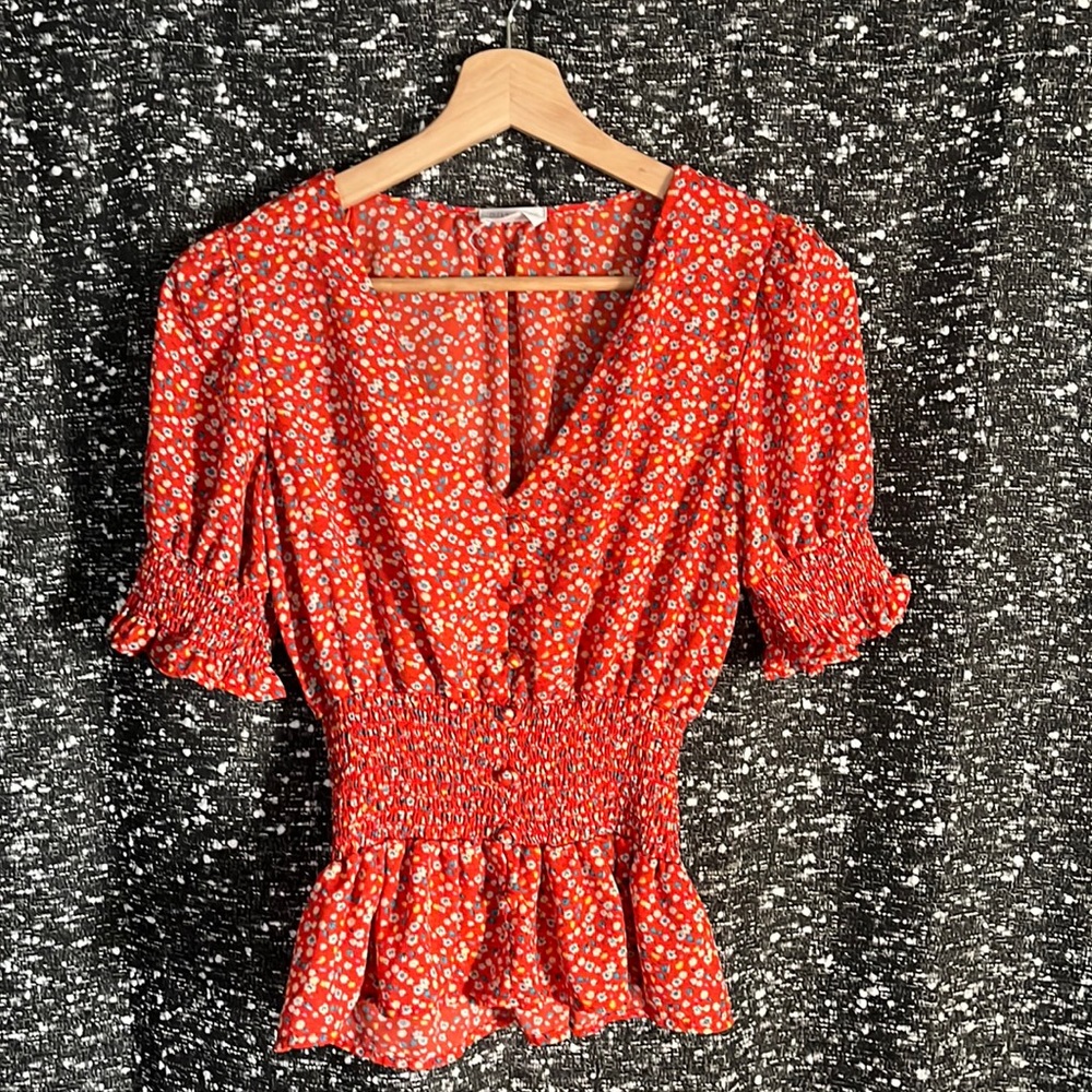 Super cute XS floral top! Perfect with jeans and stylish cowgirl boots! Love it!